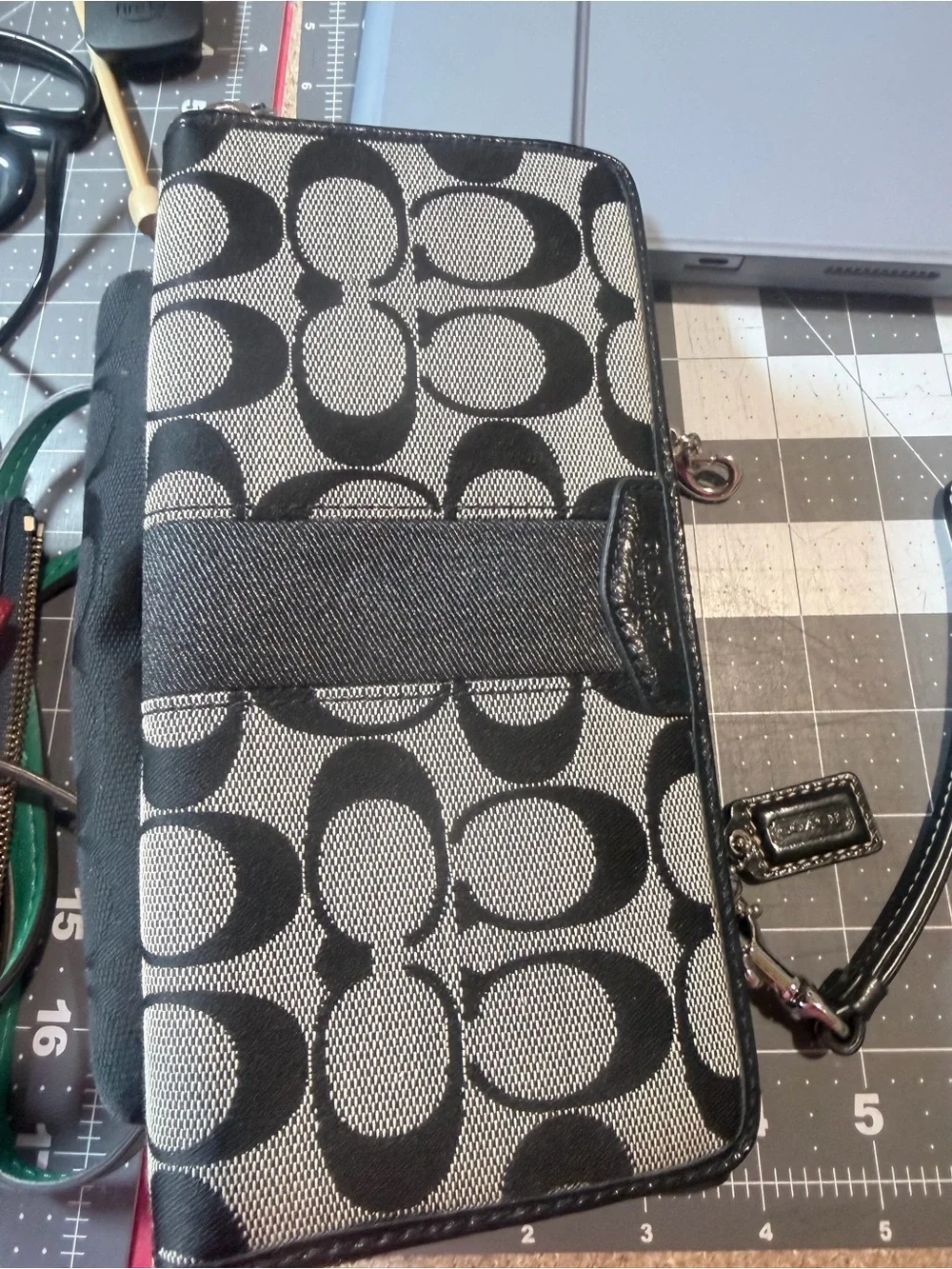 Coach bundle of 8 wallets. Please see pics. 2 are NWT 5 great condition 1 used - Picture 8 of 9